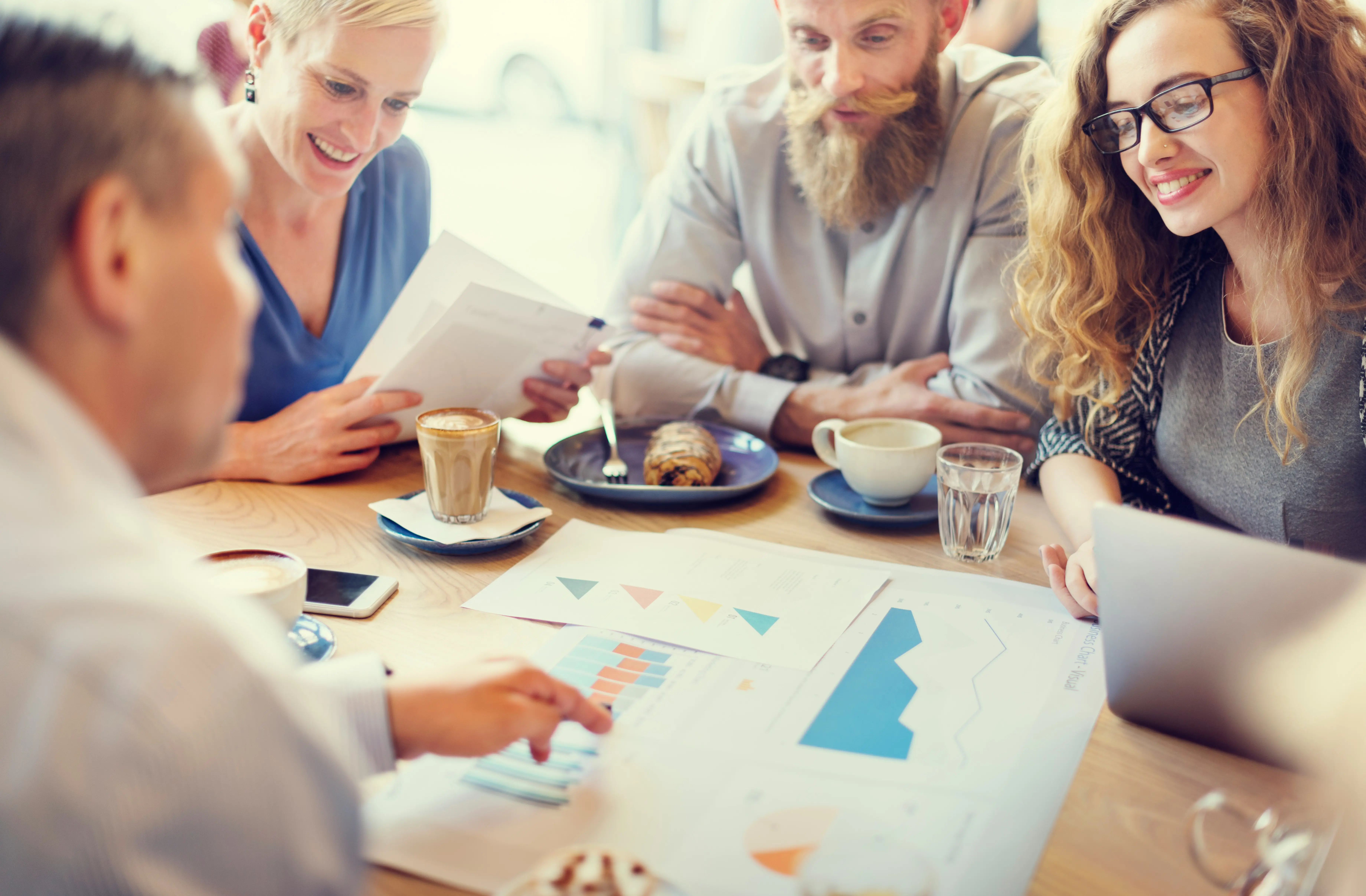 Team analysiert Change Impact in der Runde